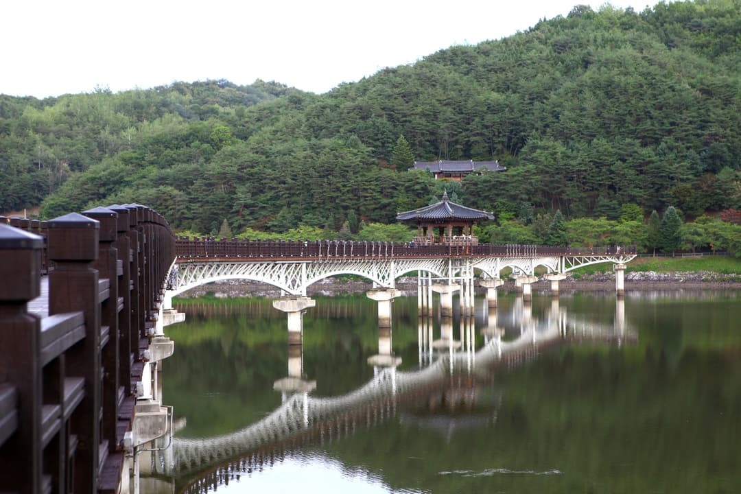월영교