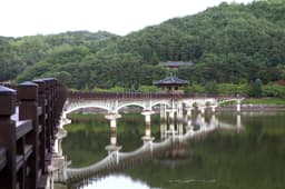 월영교