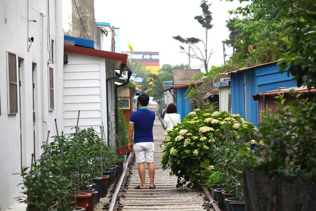 경암동 철길마을