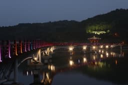 월영교