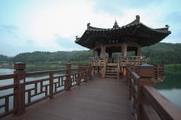 월영교